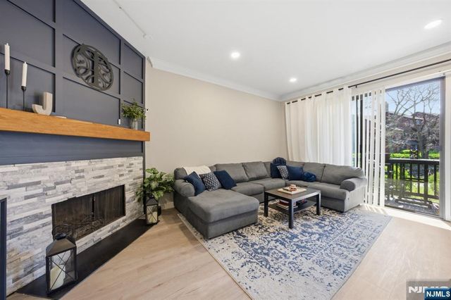 166 Sandcastle Key, Secaucus, NJ 07094