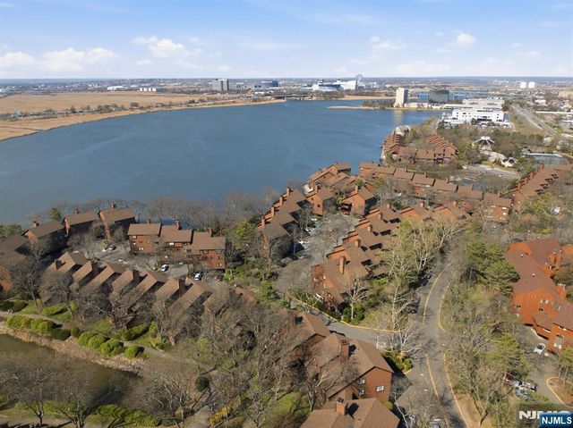 166 Sandcastle Key, Secaucus, NJ 07094