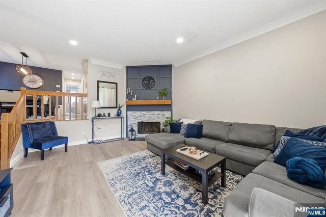 166 Sandcastle Key, Secaucus, NJ 07094