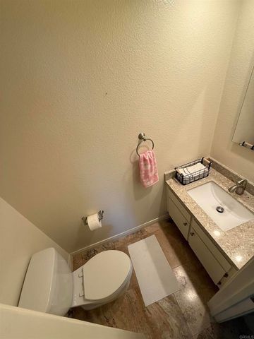 2352 Altisma Way 9, Carlsbad, CA 92009