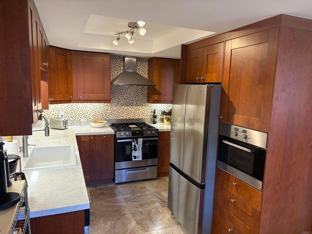 2352 Altisma Way 9, Carlsbad, CA 92009