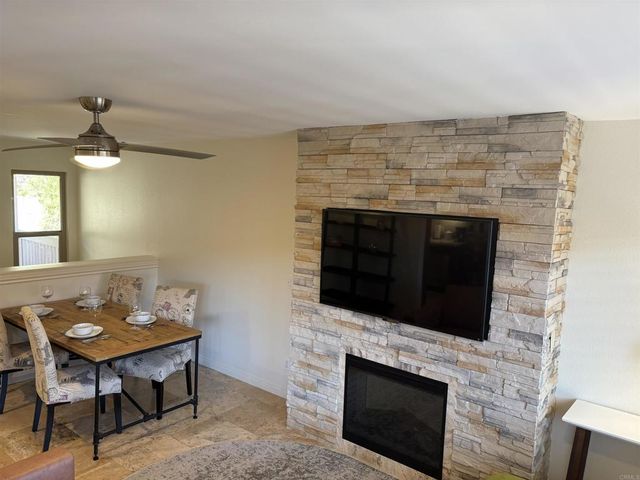 2352 Altisma Way 9, Carlsbad, CA 92009
