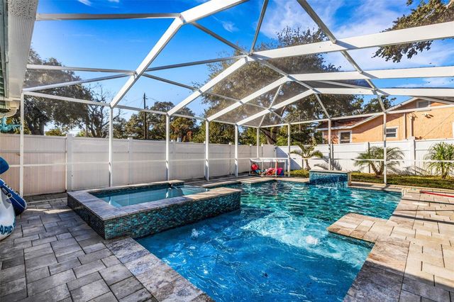 1600 LORETTA AVENUE NW, Largo, FL 33770