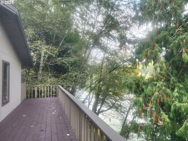 763 N Tenmile, Lakeside, OR 97449