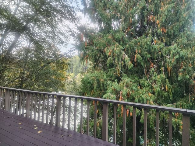 763 N Tenmile, Lakeside, OR 97449