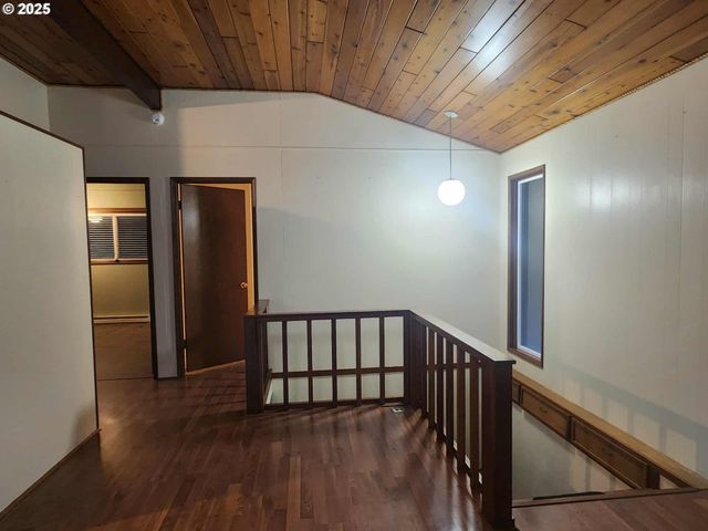 763 N Tenmile, Lakeside, OR 97449