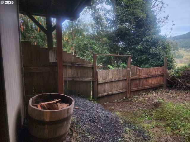 763 N Tenmile, Lakeside, OR 97449