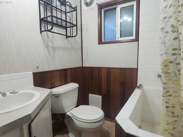 763 N Tenmile, Lakeside, OR 97449