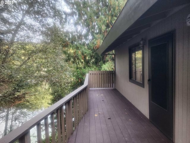 763 N Tenmile, Lakeside, OR 97449