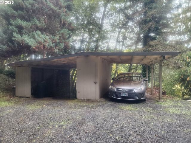 763 N Tenmile, Lakeside, OR 97449