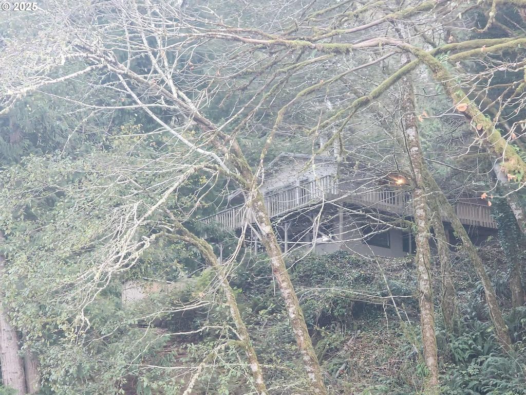 763 N Tenmile, Lakeside, OR 97449