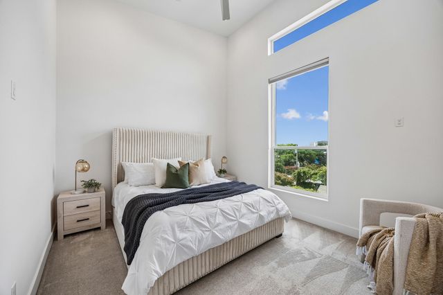 2611 Hondo Avenue 102, Dallas, TX 75219