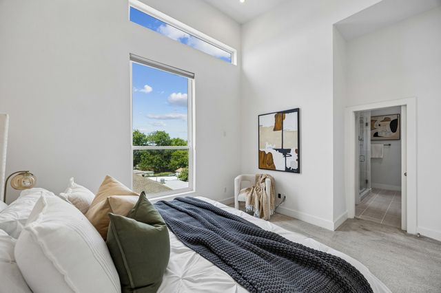 2611 Hondo Avenue 102, Dallas, TX 75219
