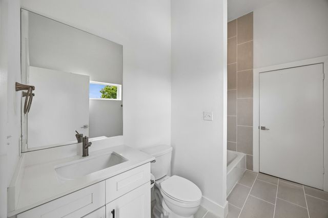 2611 Hondo Avenue 102, Dallas, TX 75219