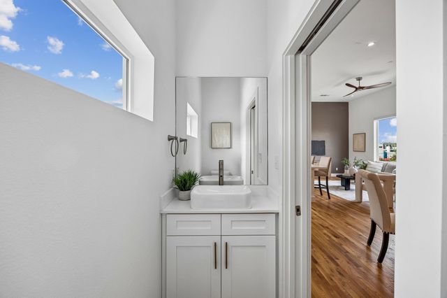 2611 Hondo Avenue 102, Dallas, TX 75219