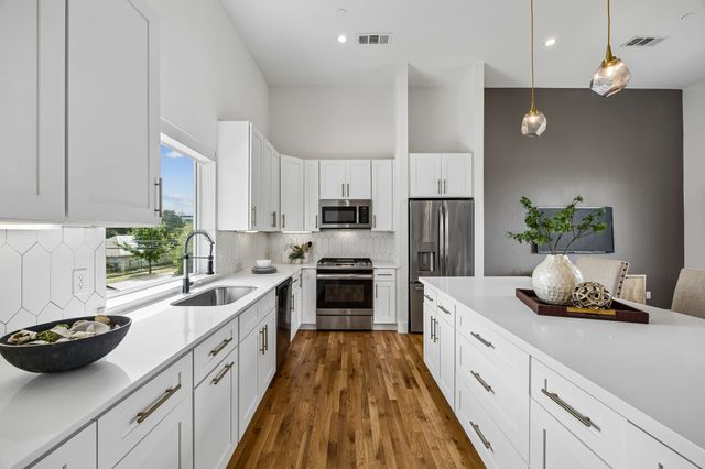 2611 Hondo Avenue 102, Dallas, TX 75219