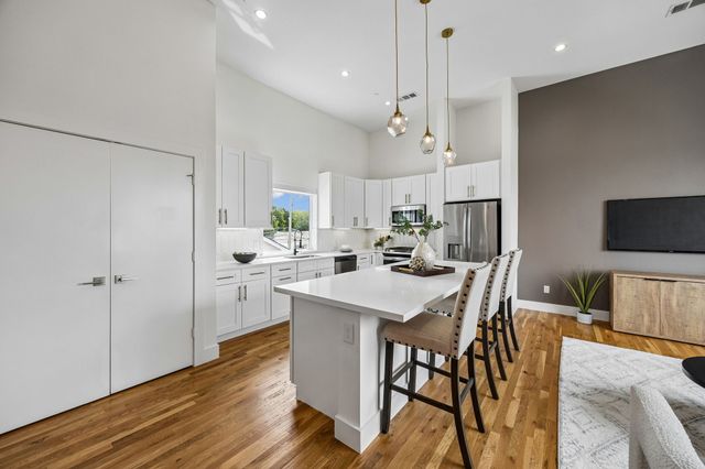 2611 Hondo Avenue 102, Dallas, TX 75219