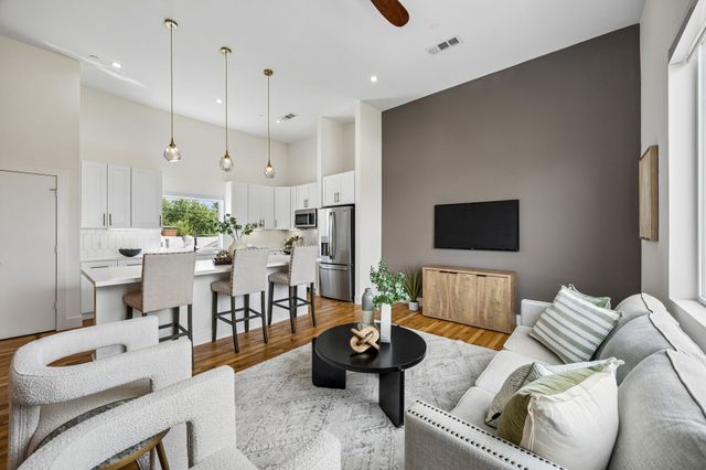 2611 Hondo Avenue 102, Dallas, TX 75219