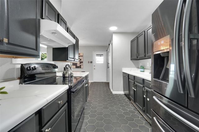 225 Rockcrest Drive, Mesquite, TX 75150