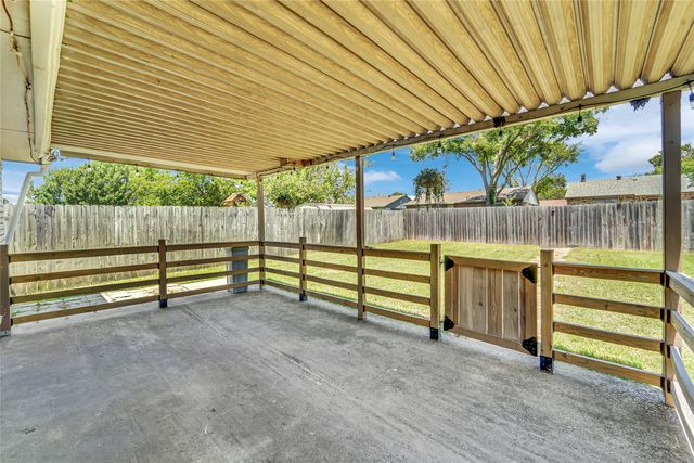225 Rockcrest Drive, Mesquite, TX 75150