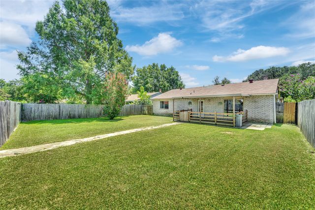 225 Rockcrest Drive, Mesquite, TX 75150