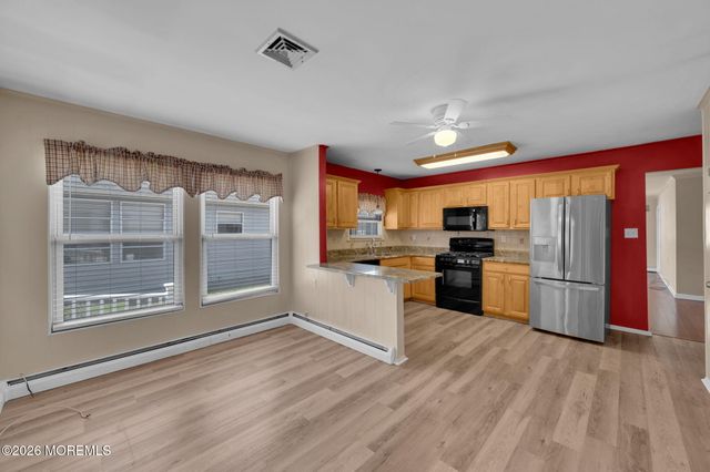 16 Goyave Street, Toms River, NJ 08757