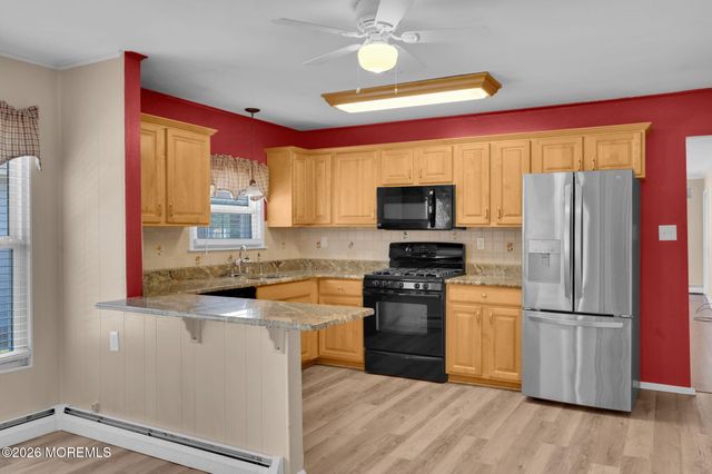 16 Goyave Street, Toms River, NJ 08757