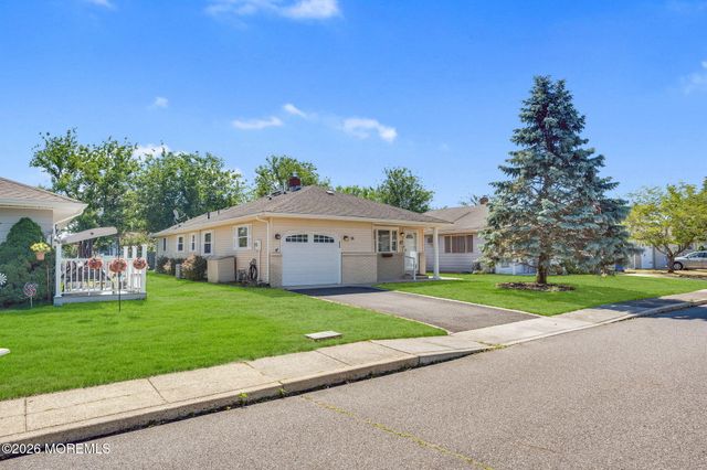 16 Goyave Street, Toms River, NJ 08757