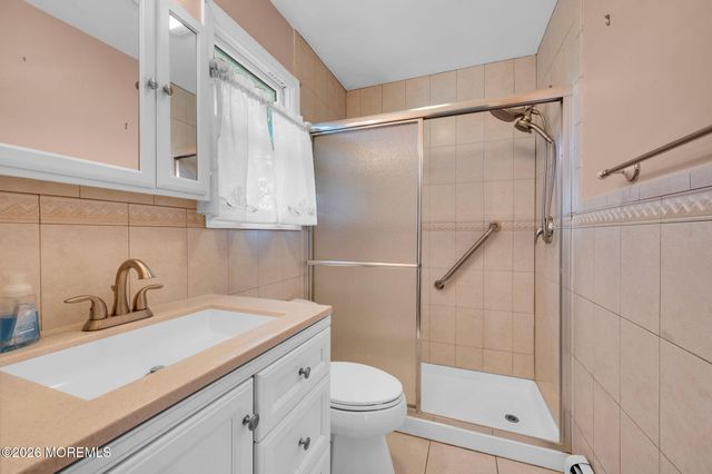 16 Goyave Street, Toms River, NJ 08757
