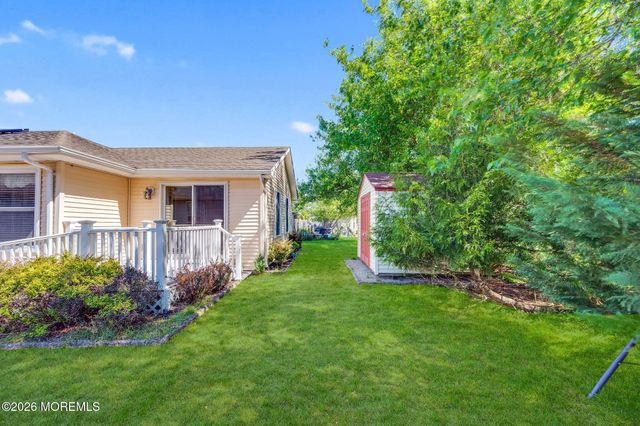 16 Goyave Street, Toms River, NJ 08757