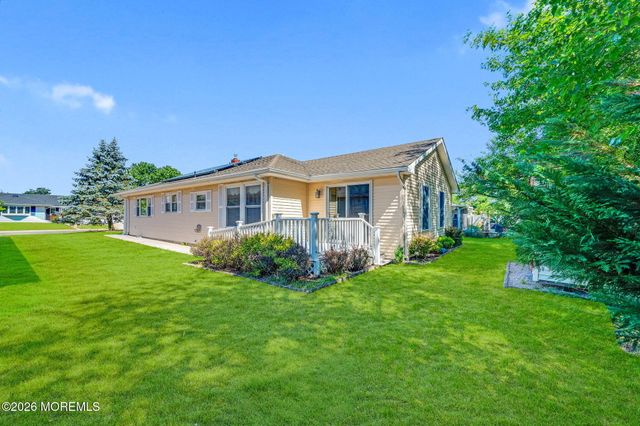 16 Goyave Street, Toms River, NJ 08757
