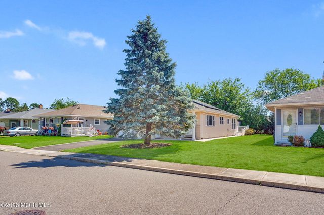 16 Goyave Street, Toms River, NJ 08757