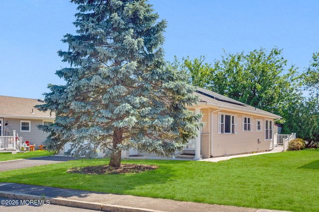 16 Goyave Street, Toms River, NJ 08757