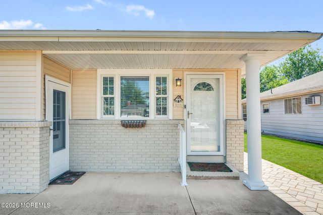 16 Goyave Street, Toms River, NJ 08757