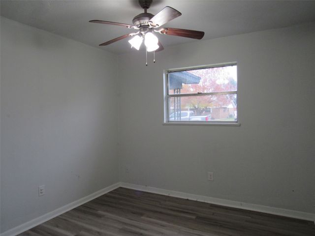 218 Virginia Drive, Lacy Lakeview, TX 76705