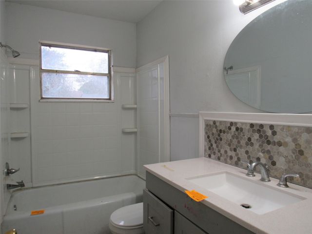 218 Virginia Drive, Lacy Lakeview, TX 76705