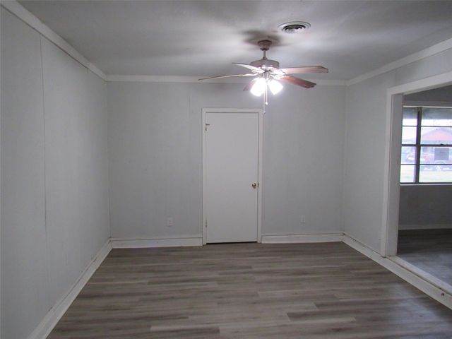 218 Virginia Drive, Lacy Lakeview, TX 76705