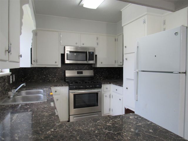 218 Virginia Drive, Lacy Lakeview, TX 76705