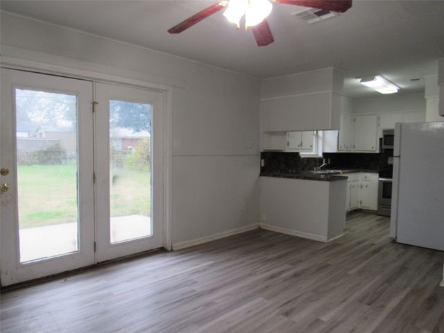 218 Virginia Drive, Lacy Lakeview, TX 76705