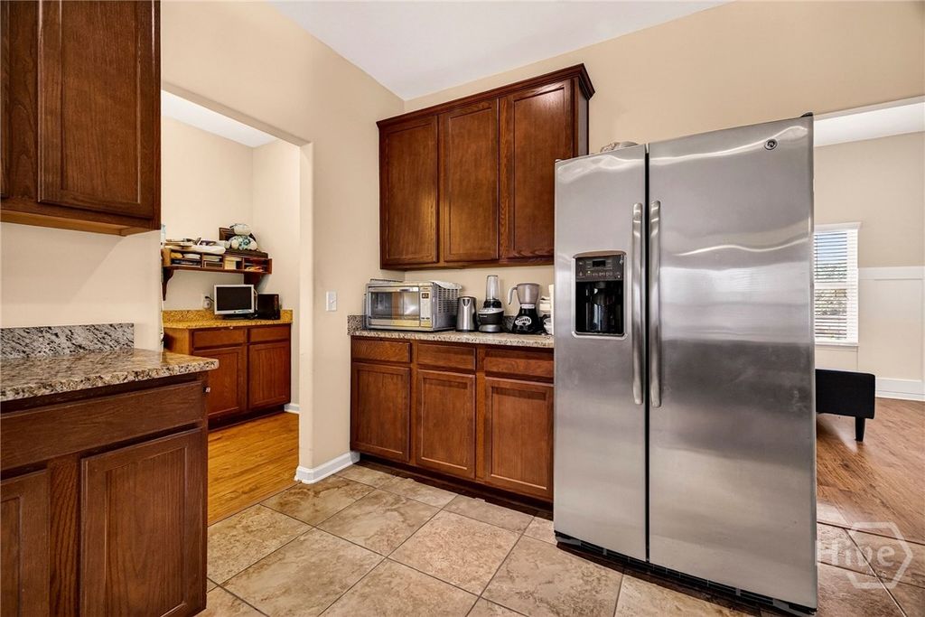 Image 10 of property listing at 16 Litchfield Drive, Savannah, GA 31419