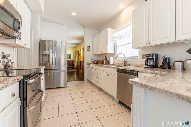 99 Oliver Way 99, Bloomfield, CT 06002