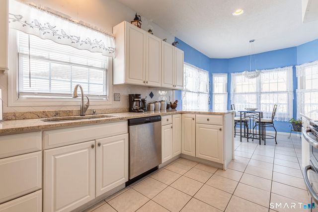 99 Oliver Way 99, Bloomfield, CT 06002