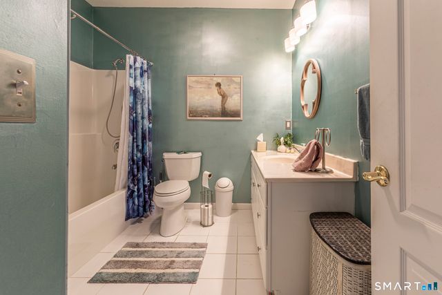 99 Oliver Way 99, Bloomfield, CT 06002