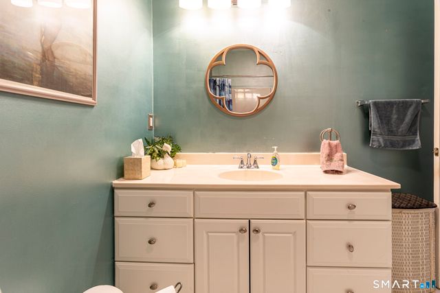 99 Oliver Way 99, Bloomfield, CT 06002