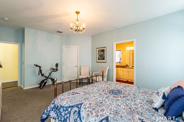 99 Oliver Way 99, Bloomfield, CT 06002