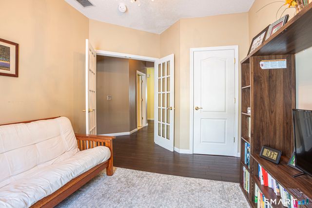 99 Oliver Way 99, Bloomfield, CT 06002