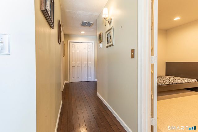 99 Oliver Way 99, Bloomfield, CT 06002