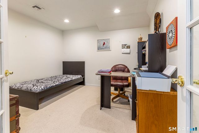 99 Oliver Way 99, Bloomfield, CT 06002