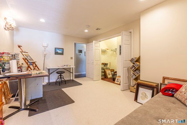 99 Oliver Way 99, Bloomfield, CT 06002