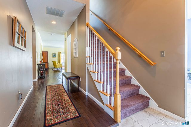 99 Oliver Way 99, Bloomfield, CT 06002